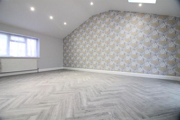 3 Bedroom Detached Bungalow To Rent In Snape Spur, Slough, SL1