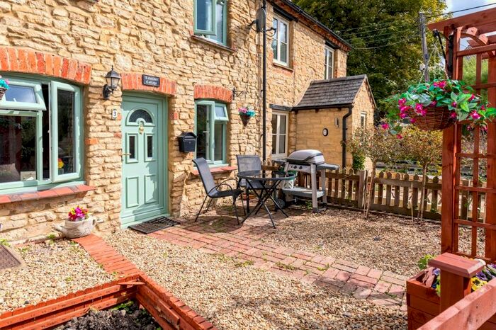 2 Bedroom Cottage To Rent In Bridge Street, Thornborough, Buckingham, MK18