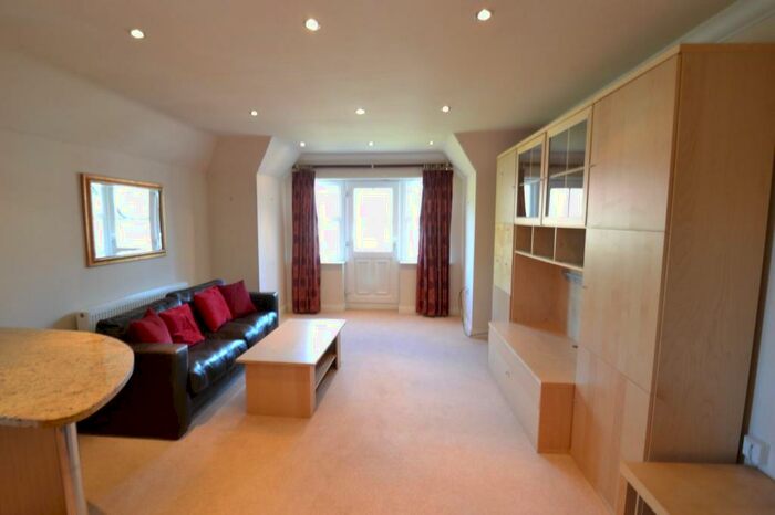 2 Bedroom Apartment To Rent In Roselands, Harboro Road, Sale, M33