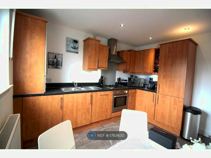 2 Bedroom Flat To Rent In Park Holme Court, Hamilton, ML3