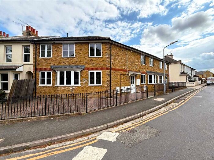 2 Bedroom Flat To Rent In The Poppies, Woods Terrace, Sun Lane, Gravesend, DA12