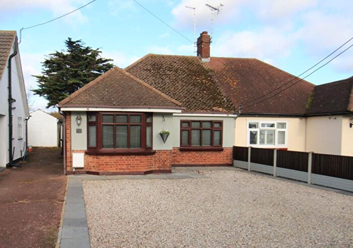 2 Bedroom Semi-Detached Bungalow For Sale In Cadogan Avenue, West Horndon, Essex, CM13