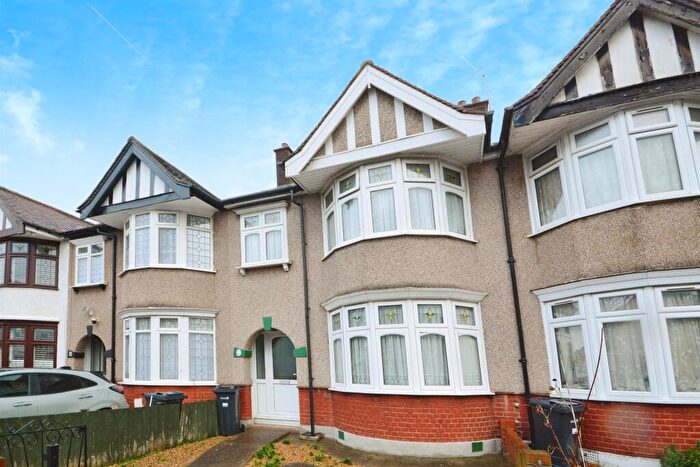 3 Bedroom Terraced House For Sale In Primrose Avenue, Romford, RM6