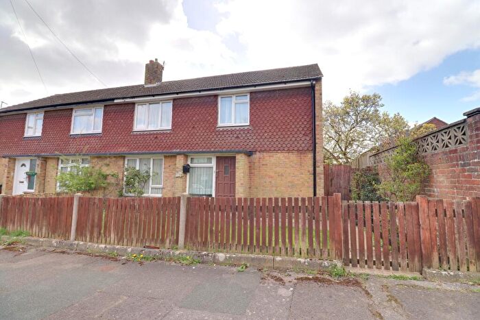 3 Bedroom Semi Detached House For Sale In Bursledon Place, Purbrook, PO7