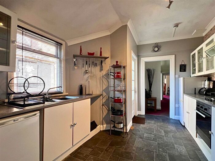 2 Bedroom Flat For Sale In Esplanade Road, Scarborough, YO11