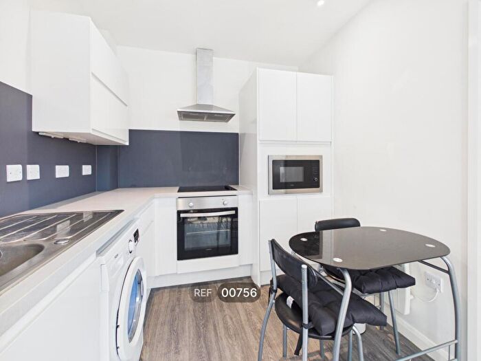 1 Bedroom Apartment To Rent In Centre Court, Paragon Street, HU1