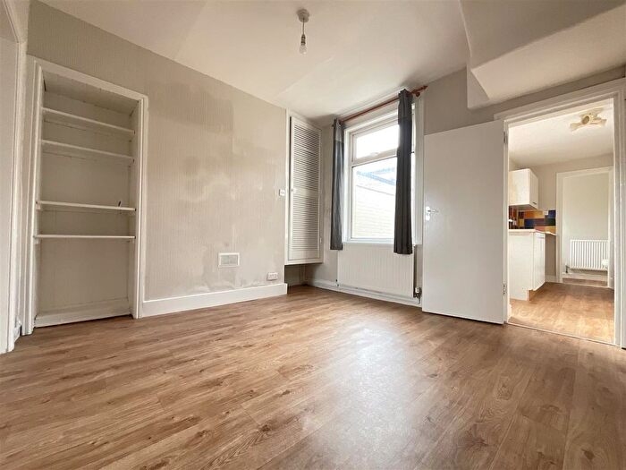 3 Bedroom Terraced House For Sale In Hope Street, Scarborough, YO12