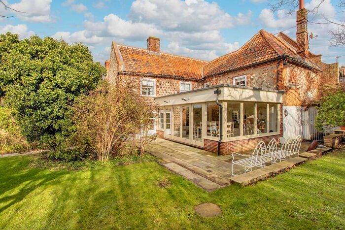 5 Bedroom Link Detached House For Sale In Beach Lane, Weybourne, NR25