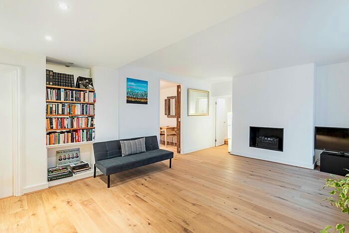 3 Bedroom Flat To Rent In Flat, Park House, - Richmond Hill, Richmond, Surrey, London, TW10