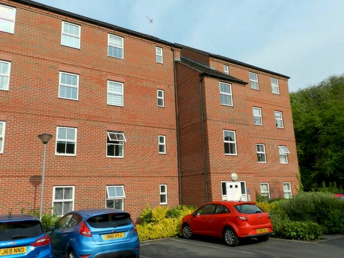 2 Bedroom Apartment To Rent In Wenlock Drive, Nottingham, Nottinghamshire, NG2