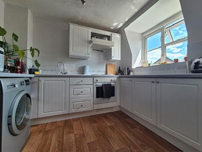 1 Bedroom Flat For Sale In Darwin Court, Gravel Walk, Rochester, ME1