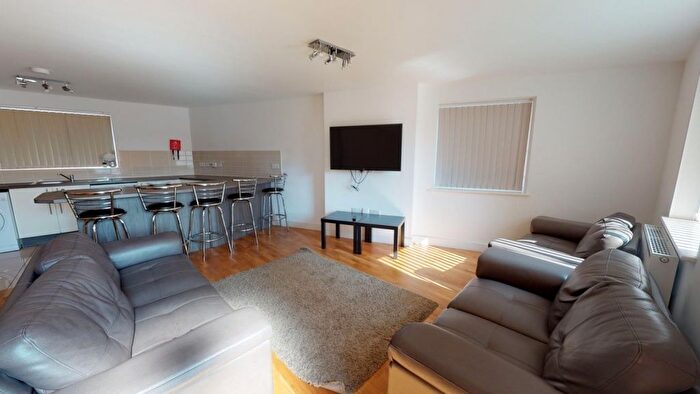 5 Bedroom Semi-Detached House To Rent In Kilbourn Street, Nottingham, NG3