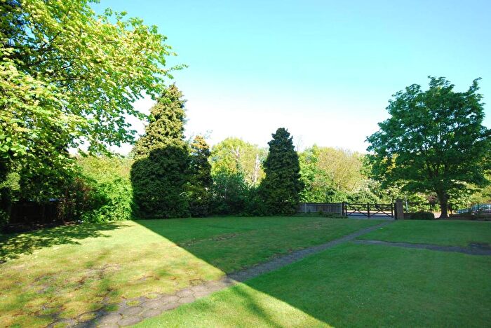 1 Bedroom Flat To Rent In Queens Ride, West Putney, London, SW13