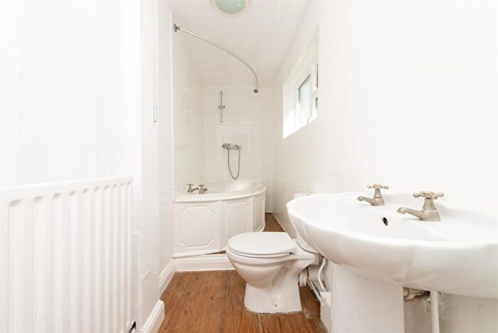 2 Bedroom Semi-Detached House For Sale In Tylers Green Road, Swanley, Kent, BR8