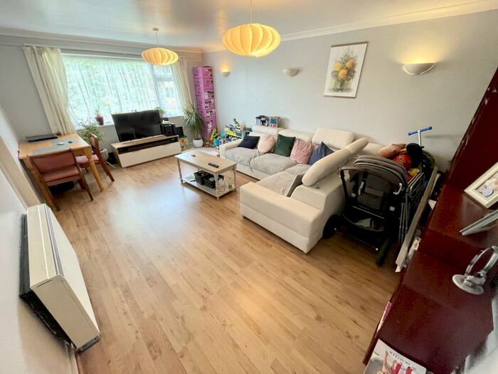2 Bedroom Apartment To Rent In Old Bedford Road, Luton, LU2