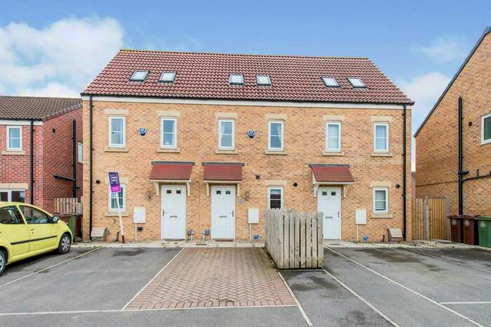 3 Bedroom House To Rent In Sycamore Drive, Castleford, West Yorkshire, WF10