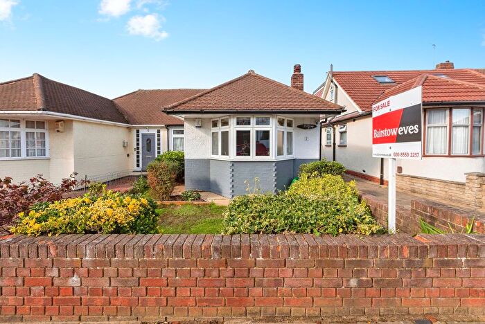 2 Bedroom Bungalow For Sale In Strafford Avenue, Ilford, IG5