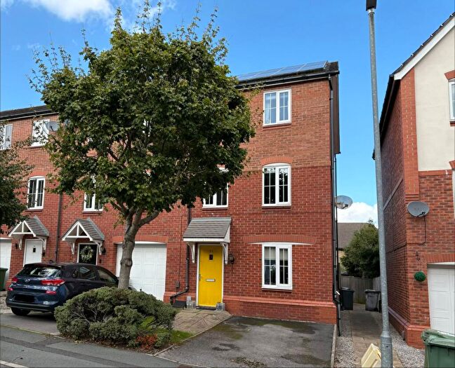 4 Bedroom End Of Terrace House For Sale In Blackthorn Drive, Lindley, Huddersfield, HD3