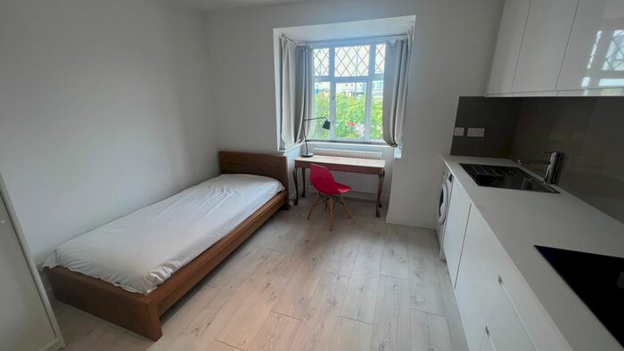 Studio To Rent In Claremont Avenue, New Malden, KT3