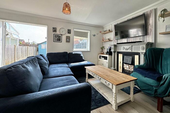 3 Bedroom End Of Terrace House For Sale In Northmore Road, Locks Heath, SO31