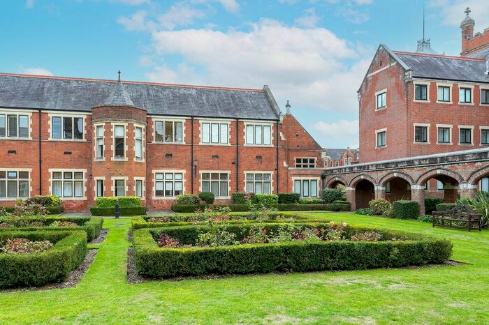 1 Bedroom Flat To Rent In Flat Wessex House, Marlborough Drive, Bushey, Herts, WD23