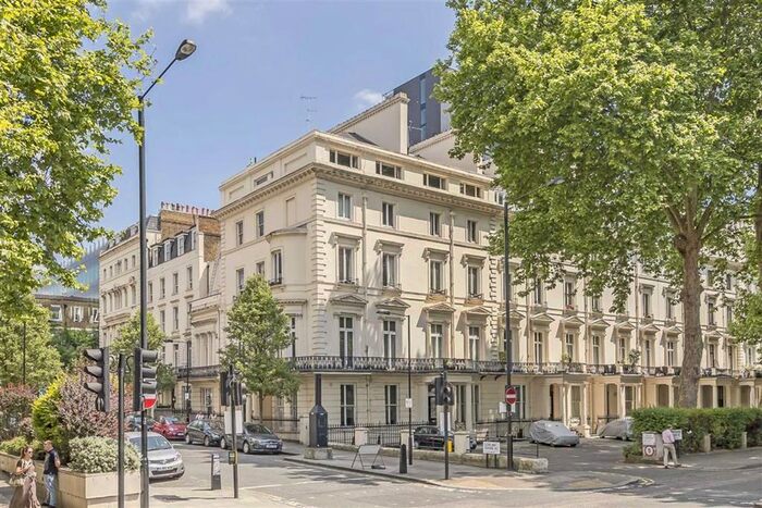 3 Bedroom Flat To Rent In Westbourne Terrace, London, W2