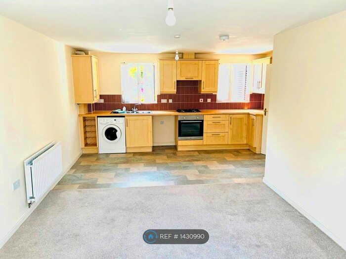 2 Bedroom Flat To Rent In Arudur Hen, Cardiff, CF15