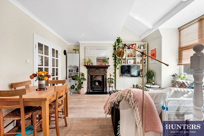 2 Bedroom Flat For Sale In Lymington Road, West Hampstead, London, NW6