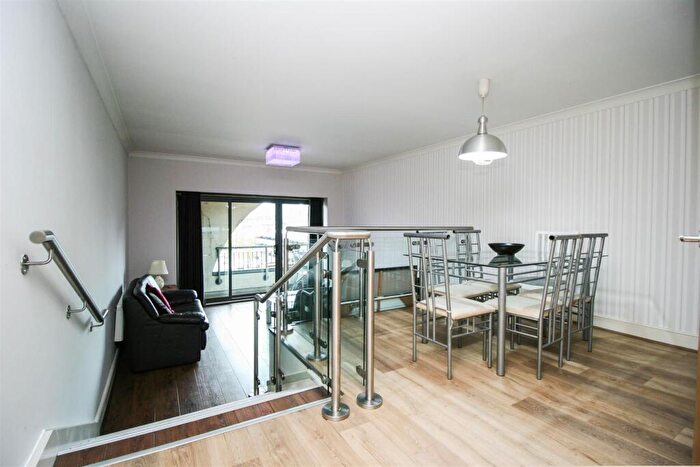 3 Bedroom Apartment To Rent In Broadway Plaza, Ladywood Middleway, B16