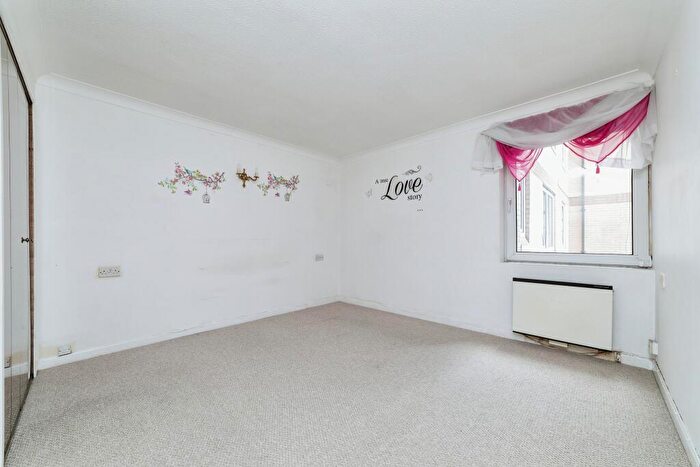 2 Bedroom Apartment For Sale In Homecherry House, Loughton, IG10