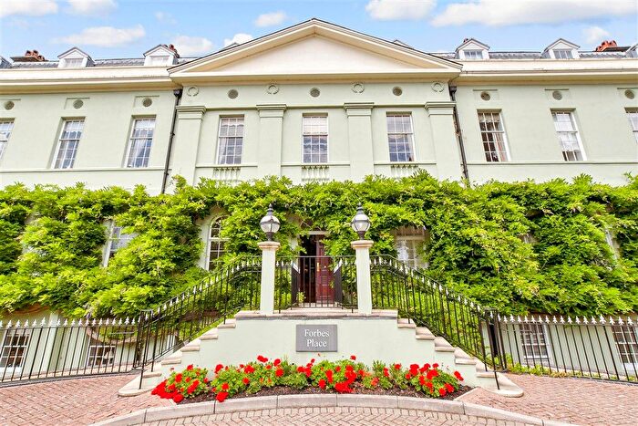 2 Bedroom Flat For Sale In King George Gardens, Chichester, West Sussex, PO19