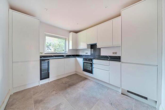 2 Bedroom End Of Terrace House To Rent In Maidenhead, Berkshire, SL6