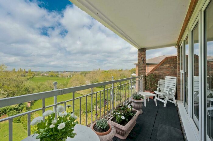 2 Bedroom Flat To Rent In Beckworth Place, Oatlands Drive, KT13