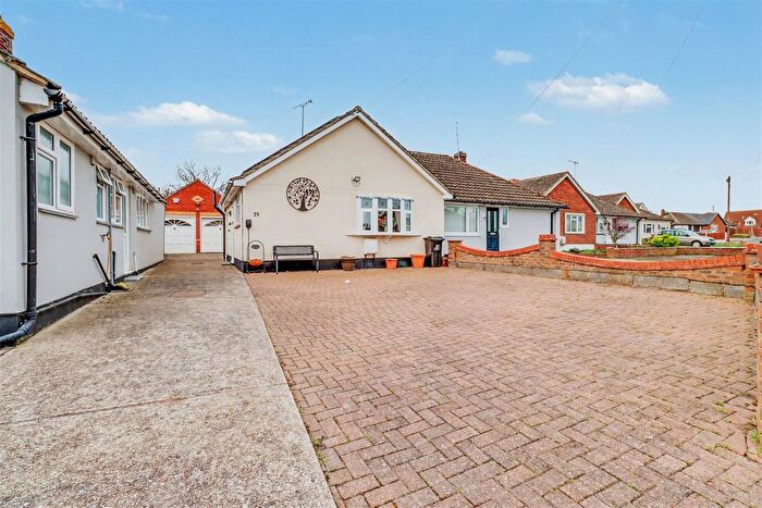 2 Bedroom Semi Detached Bungalow For Sale In Oakhurst Drive, Wickford, SS12