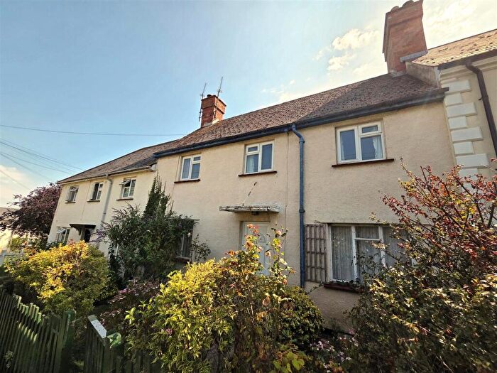3 Bedroom Terraced House For Sale In London Road, Chippenham, SN15