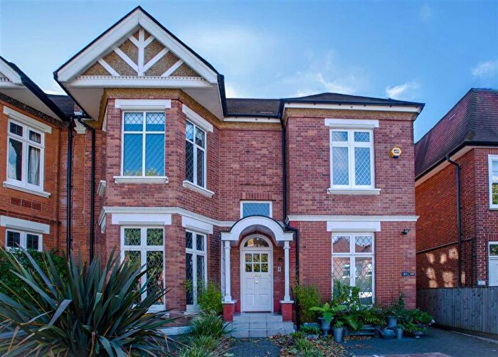 2 Bedroom Flat To Rent In Dartmouth Road, The Mapesbury, NW2