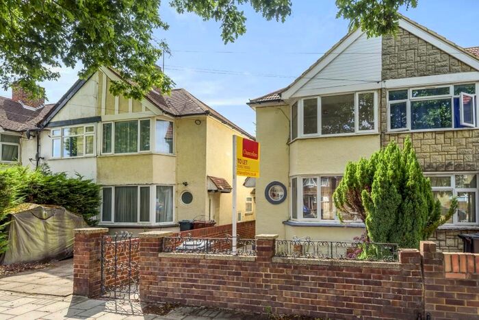 3 Bedroom Detached House To Rent In Sunbury, Surrey, TW13