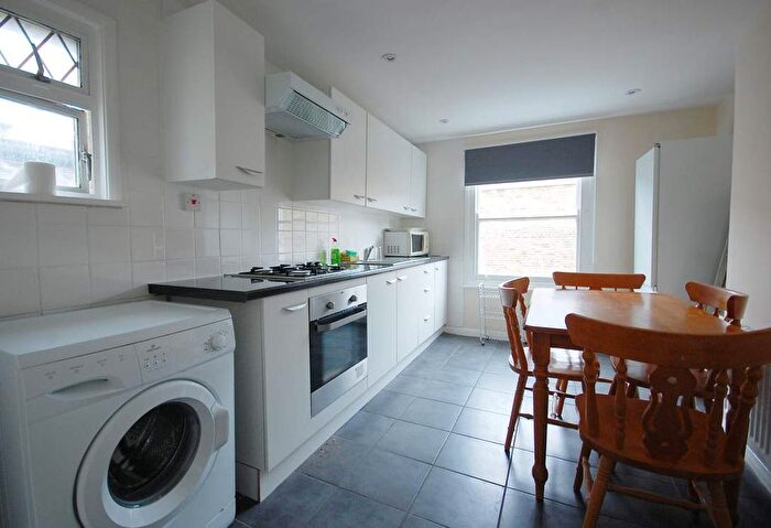 3 Bedroom Flat To Rent In Bravington Road, London, W9