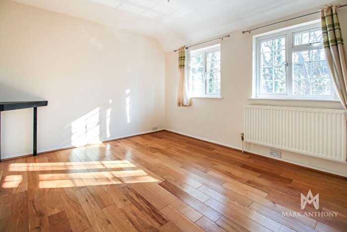 2 Bedroom Flat To Rent In Derby Lodge, N3