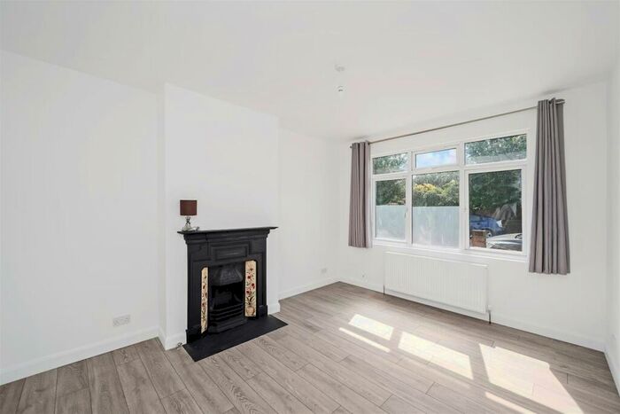 4 Bedroom Terraced House To Rent In Willingdon Road, Turnpike Lane, N22