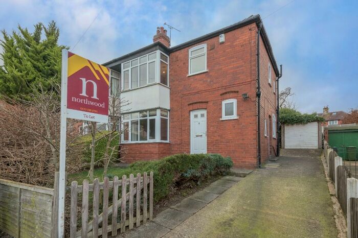 3 Bedroom Semi-Detached House To Rent In Carrholm View, Leeds, LS7