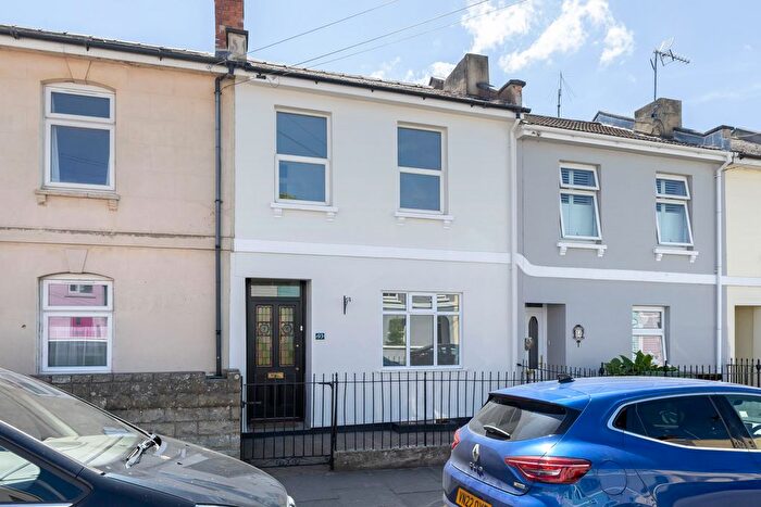 4 Bedroom Terraced House To Rent In Naunton Crescent, GL53