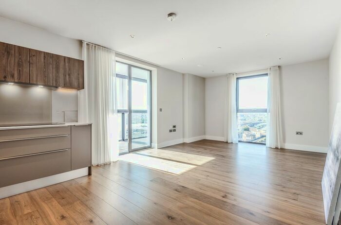 2 Bedroom Flat To Rent In St. Josephs Street, London, SW8