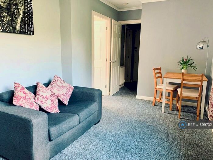 1 Bedroom Flat To Rent In Shirebrook Park, Glossop, SK13