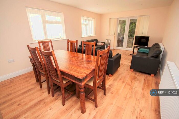 7 Bedroom Semi-Detached House To Rent In Burlington Road, Southampton, SO15