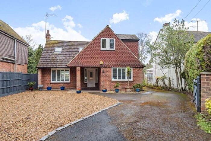 4 Bedroom Detached House To Rent In Woking, Surrey, GU22