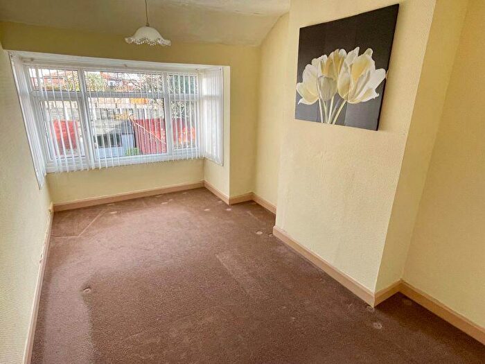 3 Bedroom Semi-Detached House For Sale In Warren Road, Kingstanding, Birmingham, B44