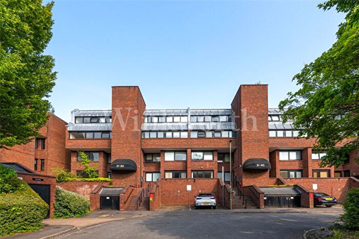 2 Bedroom Apartment For Sale In Britten Close, London, NW11
