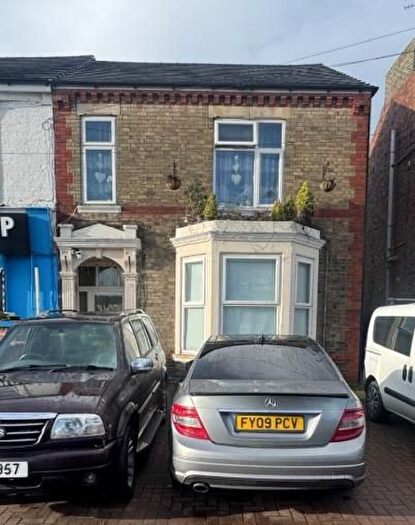 Semi-Detached House To Rent In Lincoln Road Room, Millfield, Peterborough, PE1