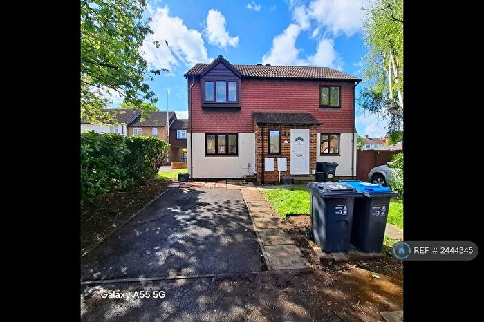 2 Bedroom Maisonette To Rent In Connaught Gardens, Morden, SM4